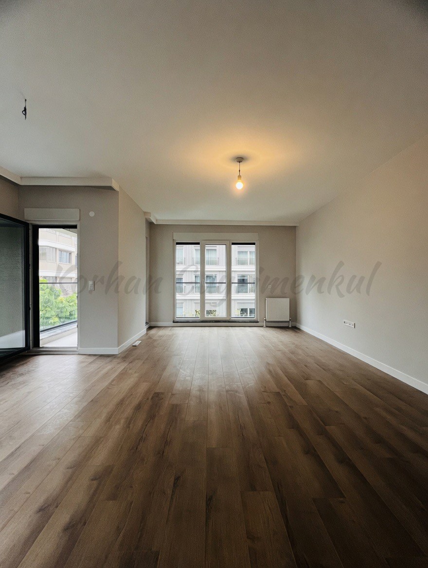 CADDEBOSTANIN EN YEŞİL SOKAĞNDA GENİŞ BALKONLU 145M2 3+1 SIFIR
