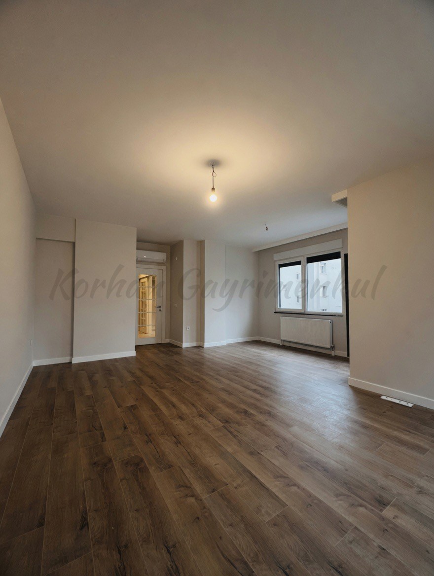 CADDEBOSTANIN EN YEŞİL SOKAĞNDA GENİŞ BALKONLU 145M2 3+1 SIFIR
