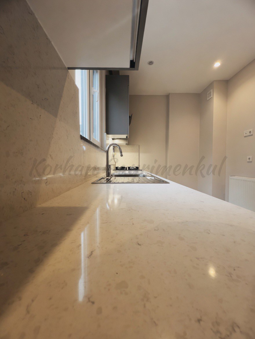CADDEBOSTANIN EN YEŞİL SOKAĞNDA GENİŞ BALKONLU 145M2 3+1 SIFIR