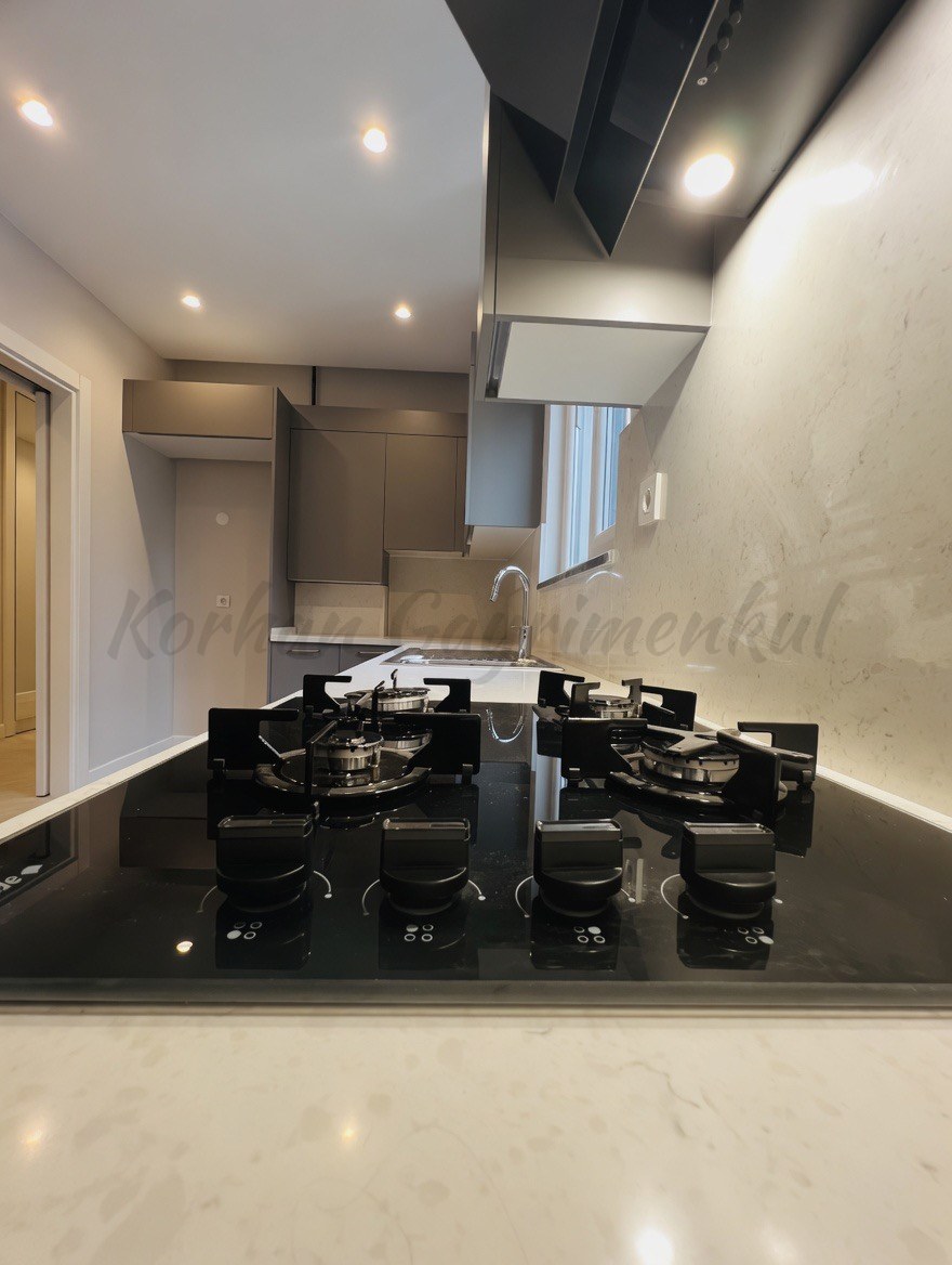 CADDEBOSTANIN EN YEŞİL SOKAĞNDA GENİŞ BALKONLU 145M2 3+1 SIFIR