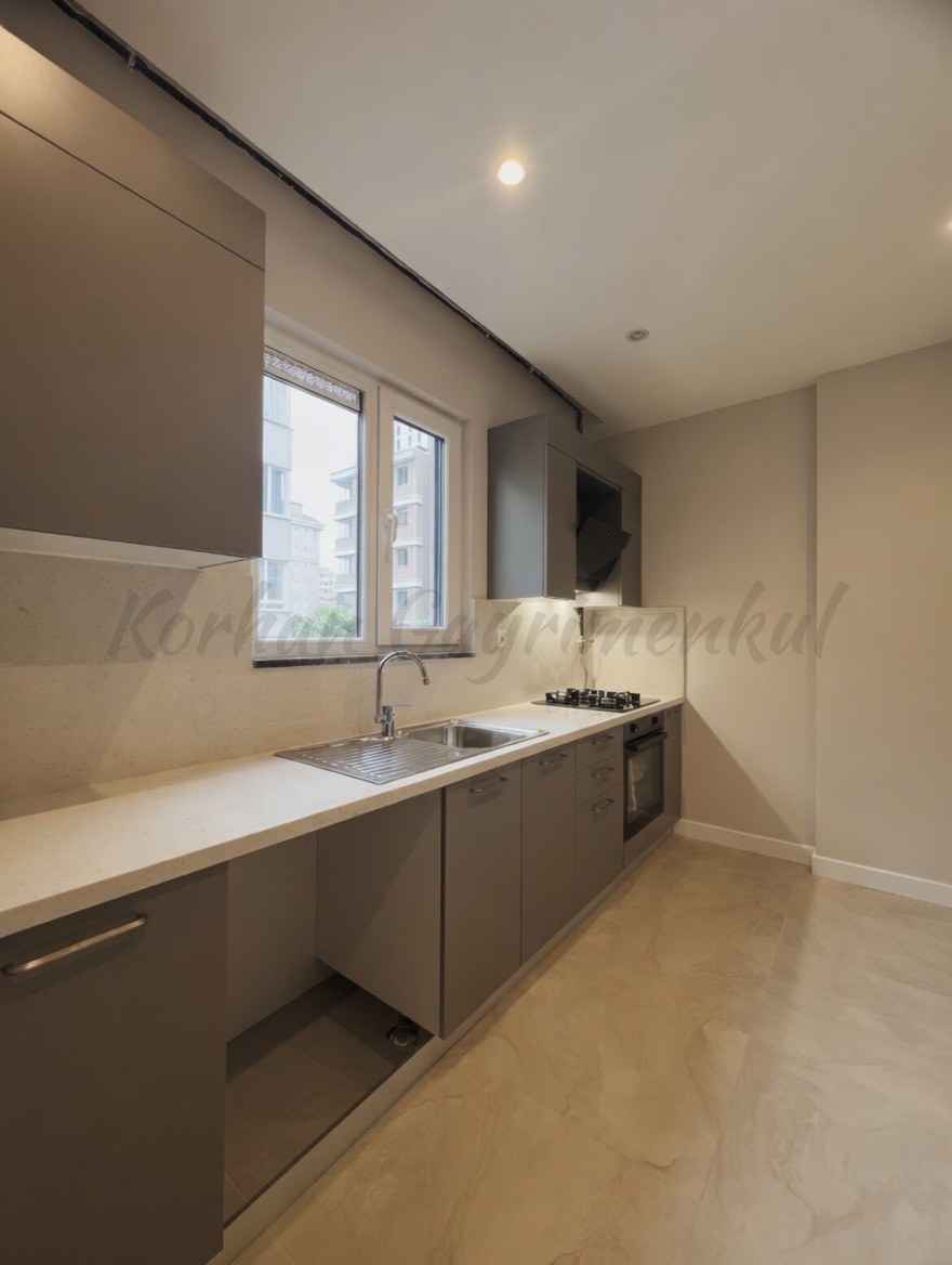 CADDEBOSTANIN EN YEŞİL SOKAĞNDA GENİŞ BALKONLU 145M2 3+1 SIFIR