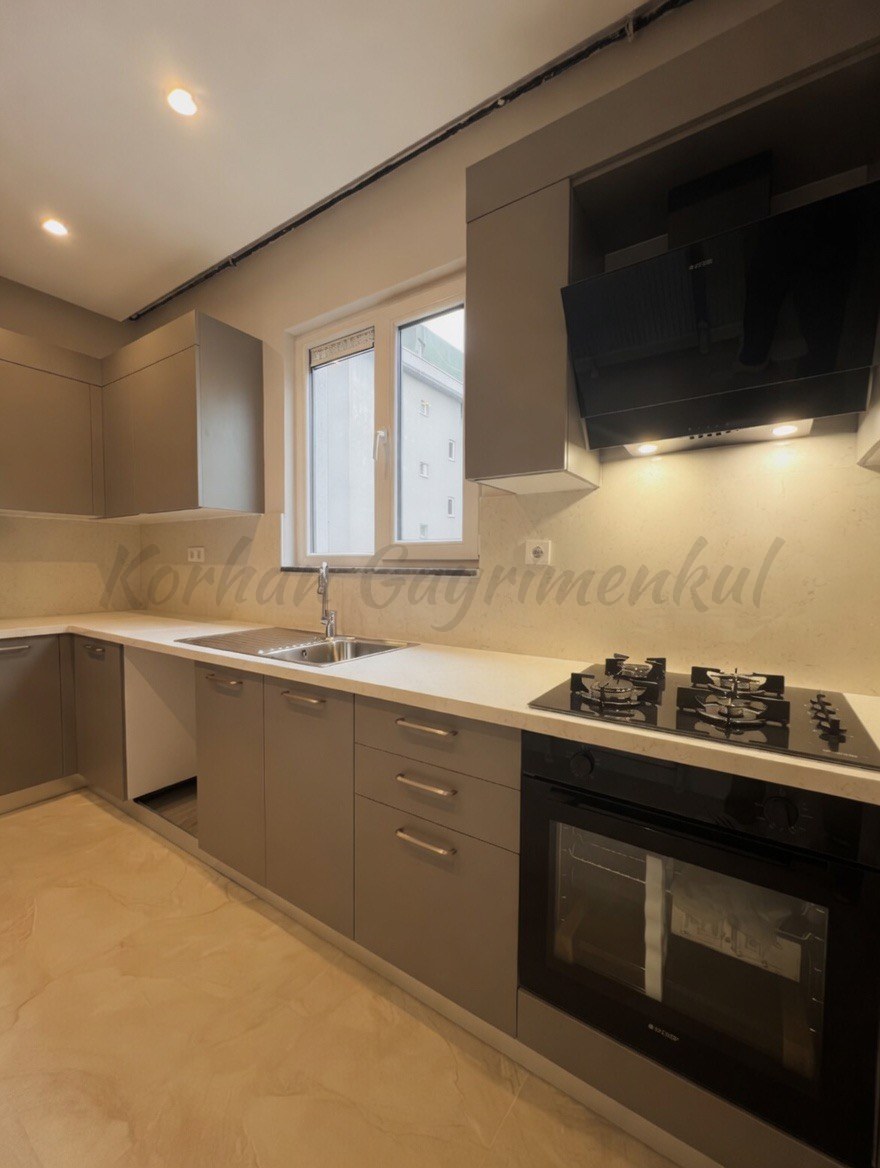 CADDEBOSTANIN EN YEŞİL SOKAĞNDA GENİŞ BALKONLU 145M2 3+1 SIFIR