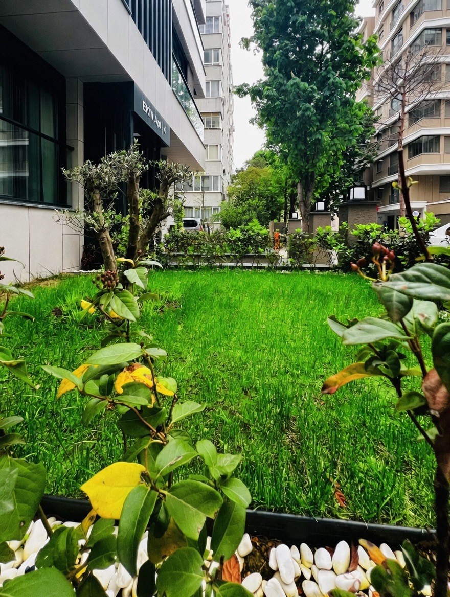 CADDEBOSTANIN EN YEŞİL SOKAĞNDA GENİŞ BALKONLU 145M2 3+1 SIFIR