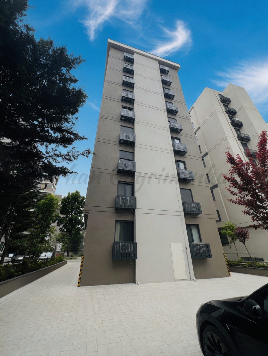 CADDEBOSTANIN EN YEŞİL SOKAĞNDA GENİŞ BALKONLU 145M2 3+1 SIFIR