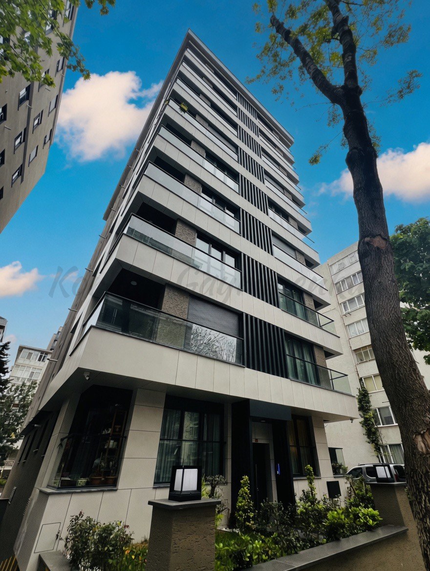 CADDEBOSTANIN EN YEŞİL SOKAĞNDA GENİŞ BALKONLU 145M2 3+1 SIFIR