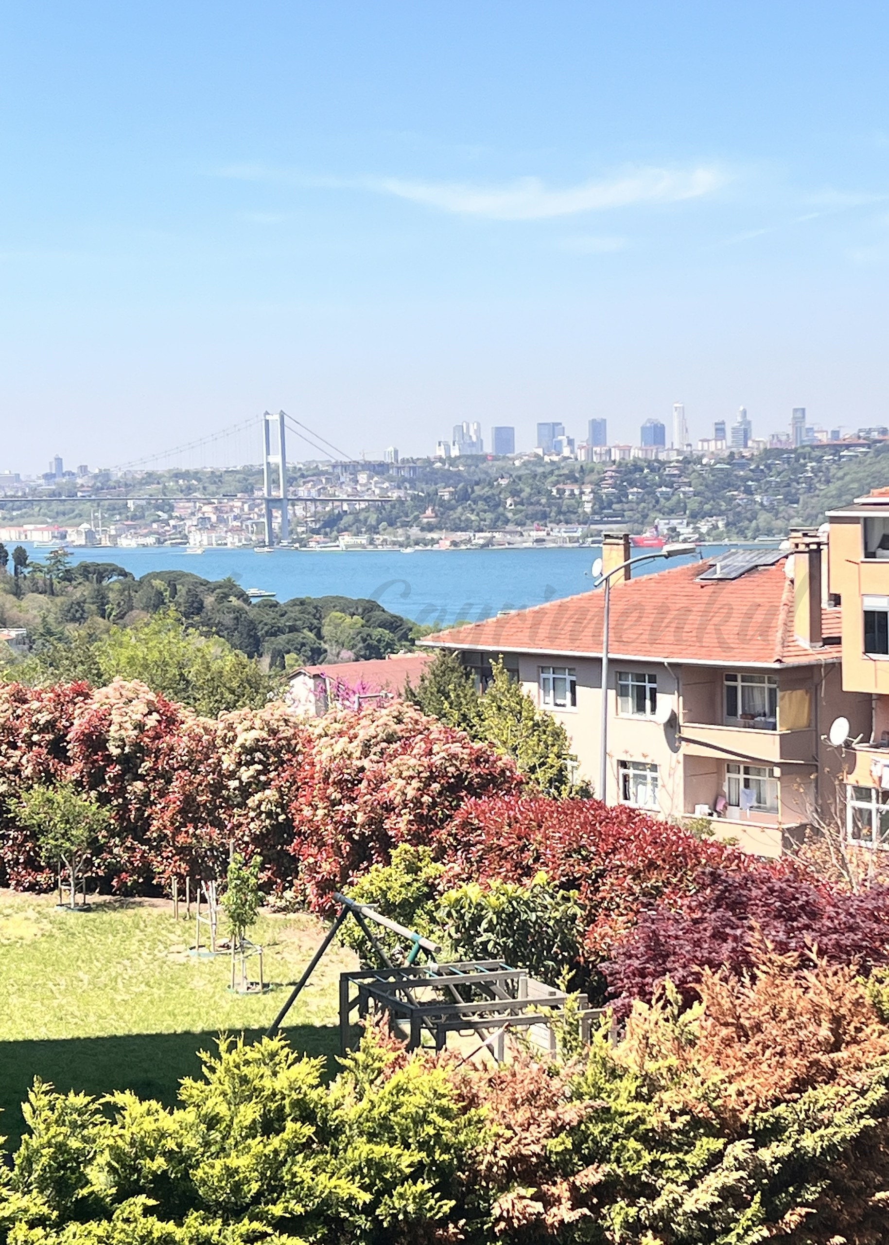 ÇENGELKÖY SULTAN MAKAMINDA 180m2 NET 4+1 ÖZEL DEKORASYONLU BOĞAZ MANZARALI ARA KAT