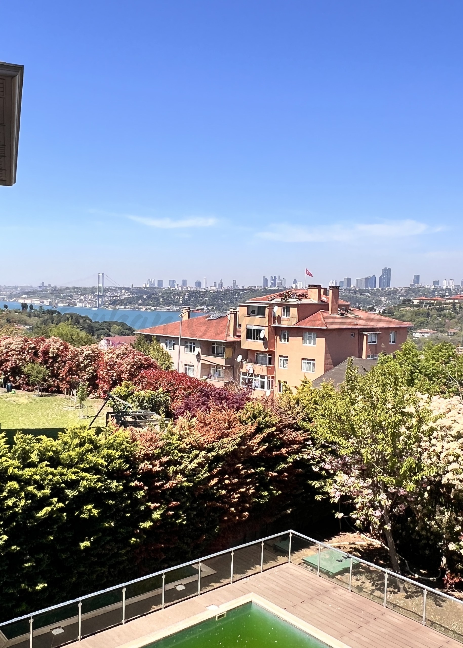 ÇENGELKÖY SULTAN MAKAMINDA 180m2 NET 4+1 ÖZEL DEKORASYONLU BOĞAZ MANZARALI ARA KAT