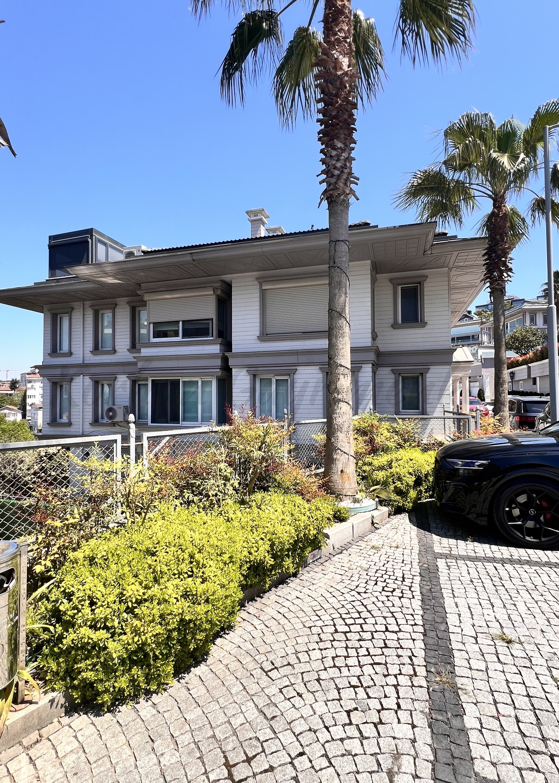 ÇENGELKÖY SULTAN MAKAMINDA 180m2 NET 4+1 ÖZEL DEKORASYONLU BOĞAZ MANZARALI ARA KAT
