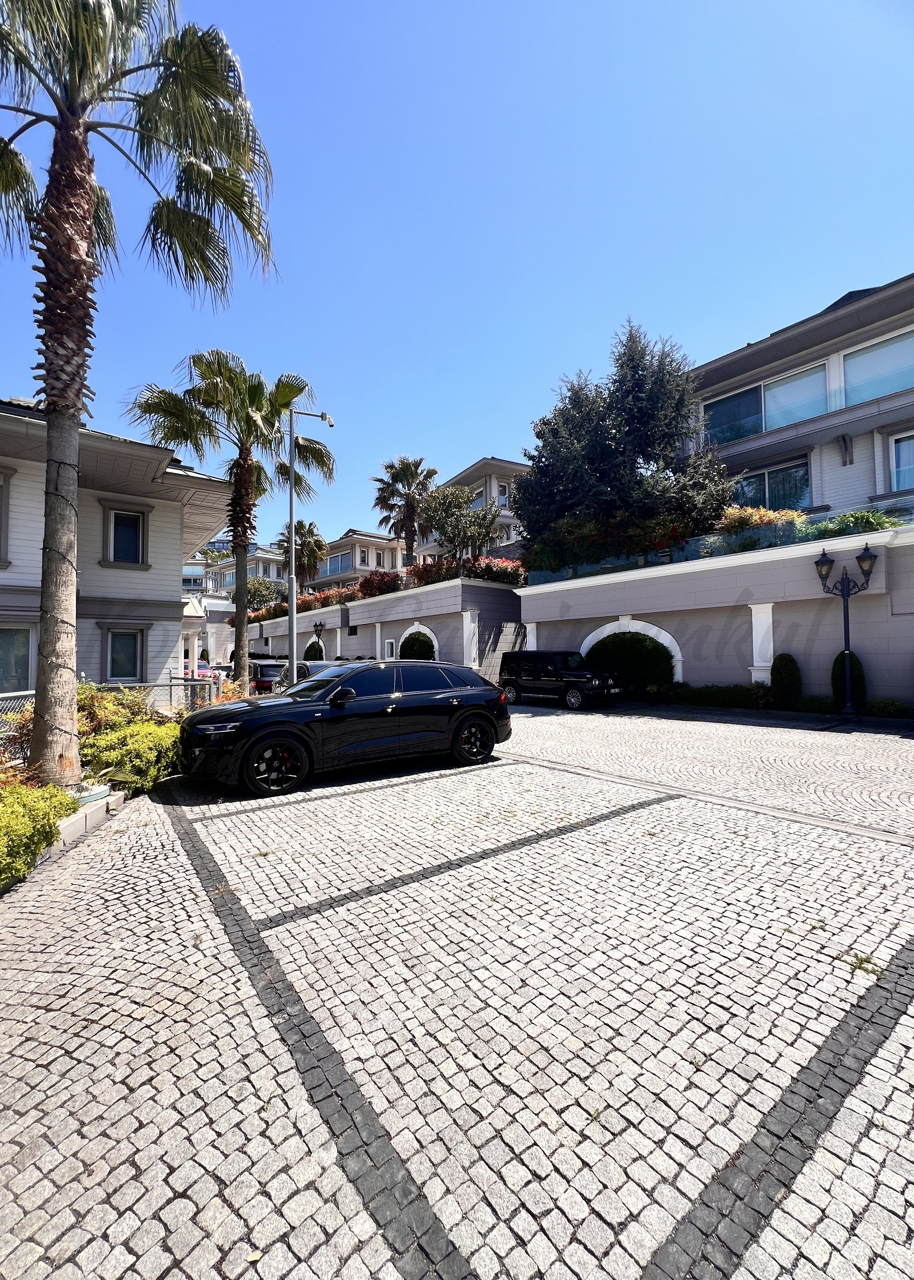 ÇENGELKÖY SULTAN MAKAMINDA 180m2 NET 4+1 ÖZEL DEKORASYONLU BOĞAZ MANZARALI ARA KAT