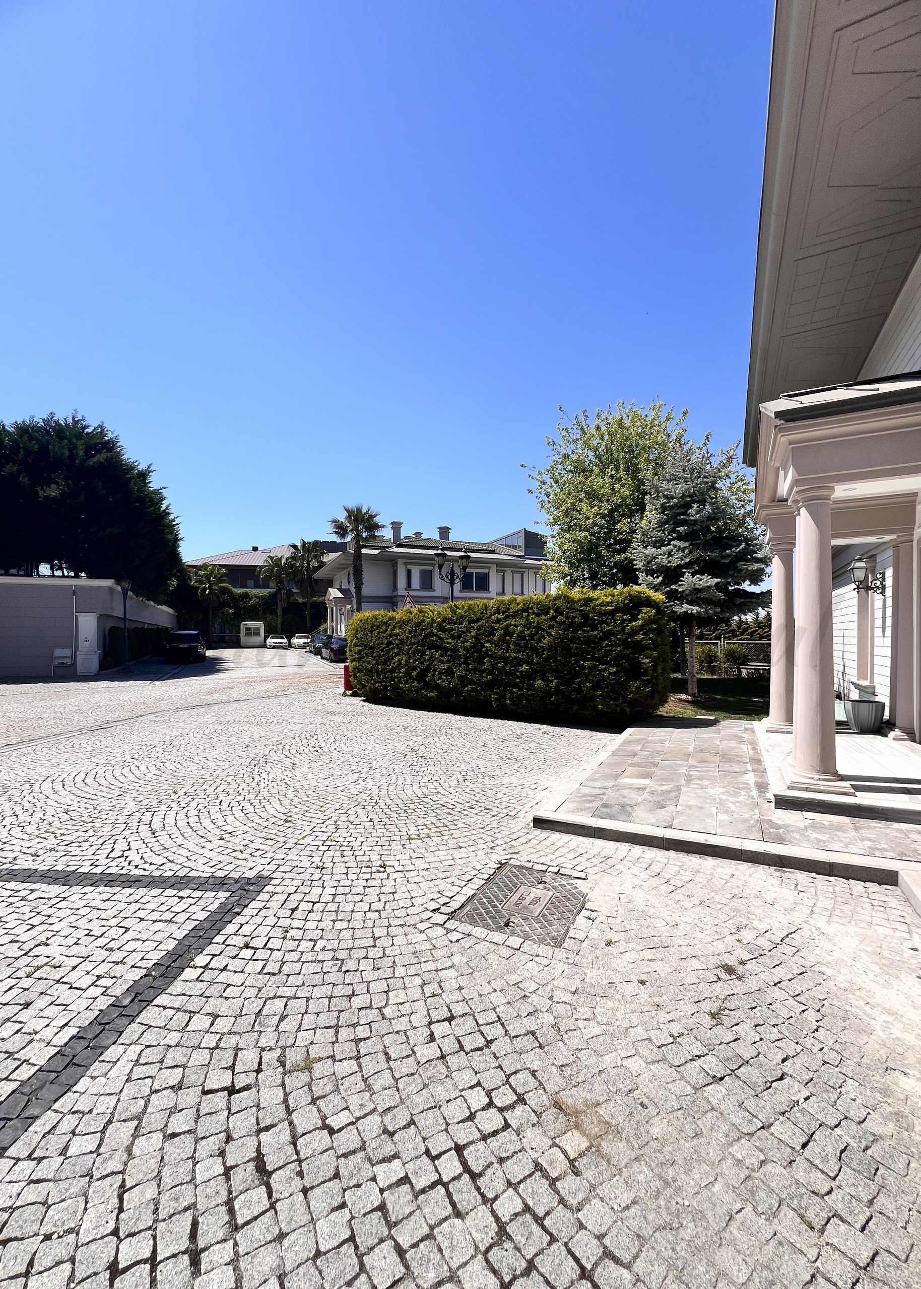 ÇENGELKÖY SULTAN MAKAMINDA 180m2 NET 4+1 ÖZEL DEKORASYONLU BOĞAZ MANZARALI ARA KAT