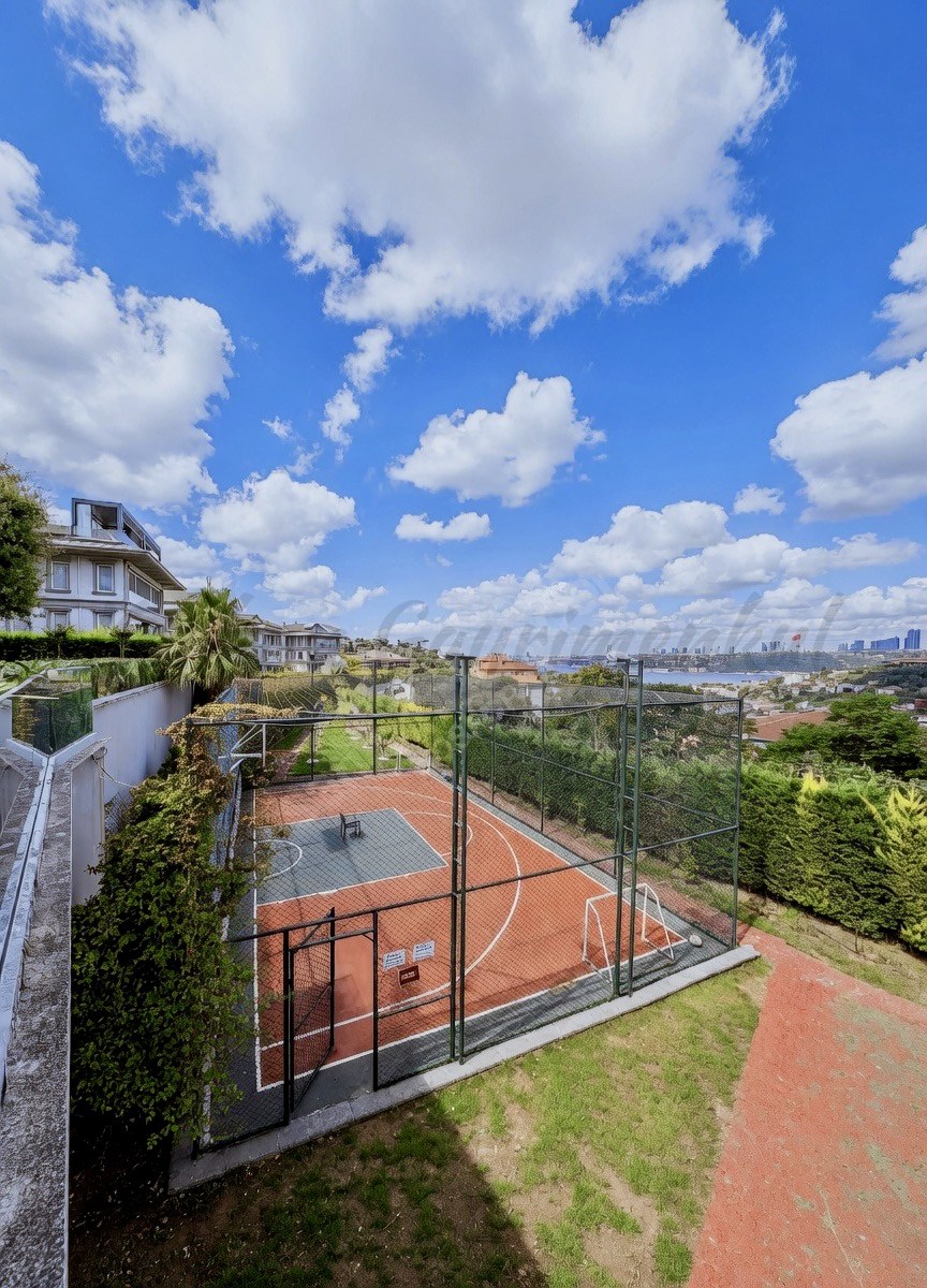 ÇENGELKÖY SULTAN MAKAMINDA 180m2 NET 4+1 ÖZEL DEKORASYONLU BOĞAZ MANZARALI ARA KAT