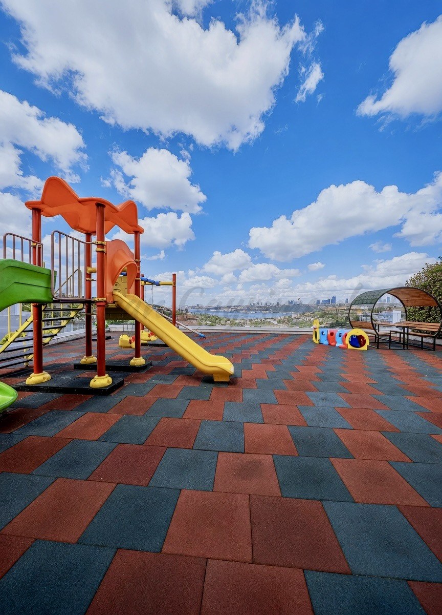ÇENGELKÖY SULTAN MAKAMINDA 180m2 NET 4+1 ÖZEL DEKORASYONLU BOĞAZ MANZARALI ARA KAT
