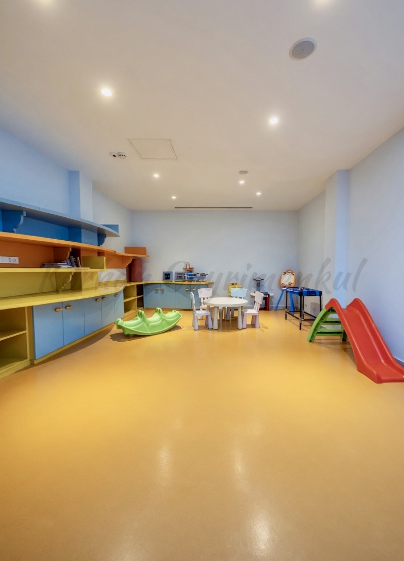 ÇENGELKÖY SULTAN MAKAMINDA 180m2 NET 4+1 ÖZEL DEKORASYONLU BOĞAZ MANZARALI ARA KAT