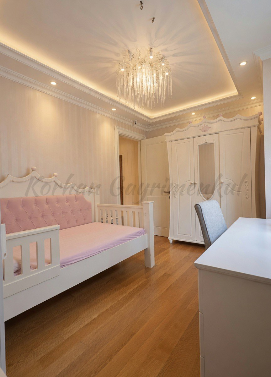 ÇENGELKÖY SULTAN MAKAMINDA 180m2 NET 4+1 ÖZEL DEKORASYONLU BOĞAZ MANZARALI ARA KAT