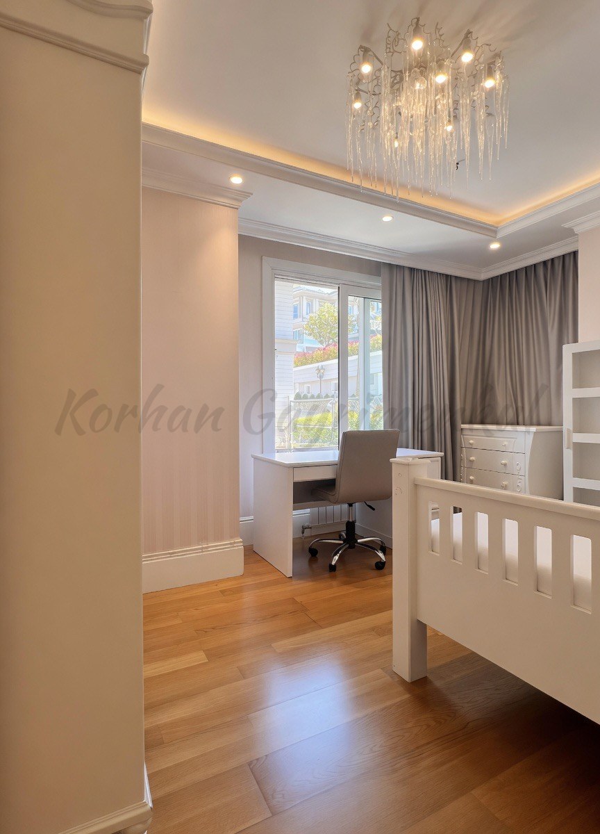 ÇENGELKÖY SULTAN MAKAMINDA 180m2 NET 4+1 ÖZEL DEKORASYONLU BOĞAZ MANZARALI ARA KAT