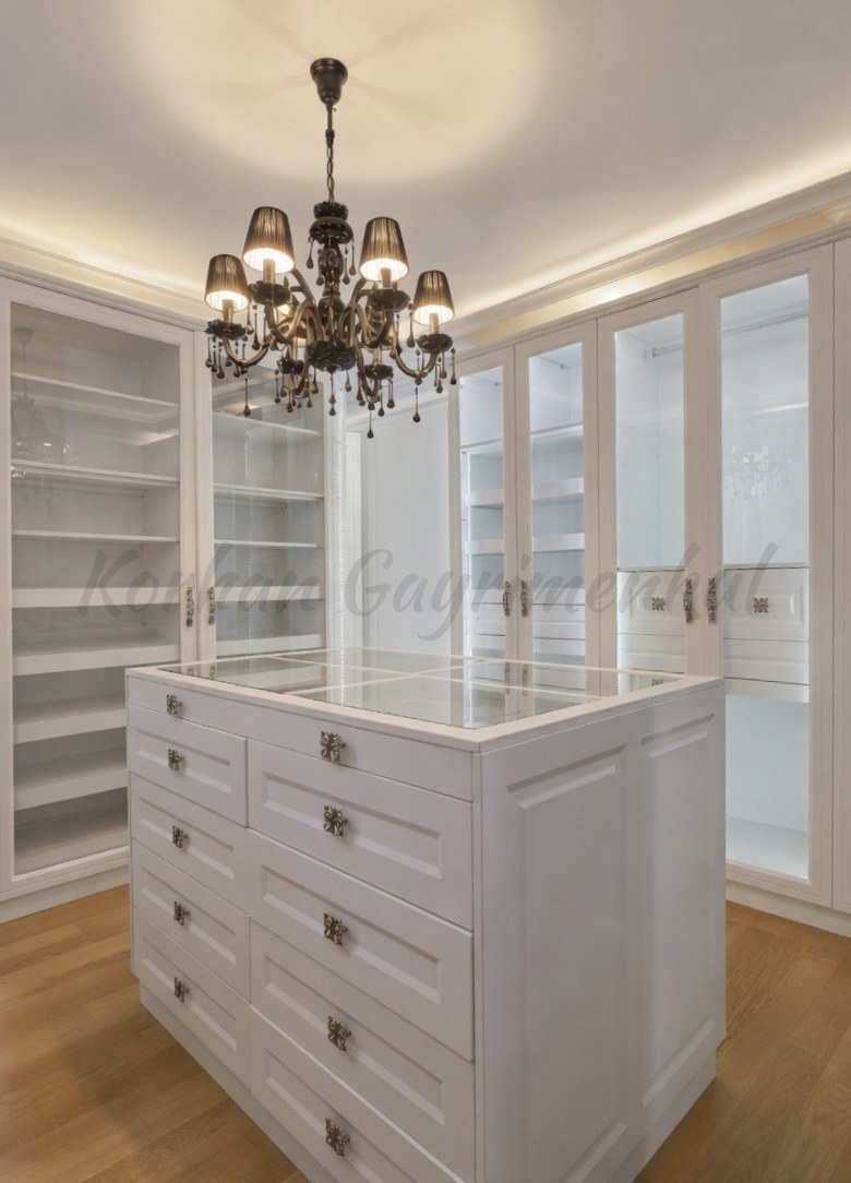 ÇENGELKÖY SULTAN MAKAMINDA 180m2 NET 4+1 ÖZEL DEKORASYONLU BOĞAZ MANZARALI ARA KAT