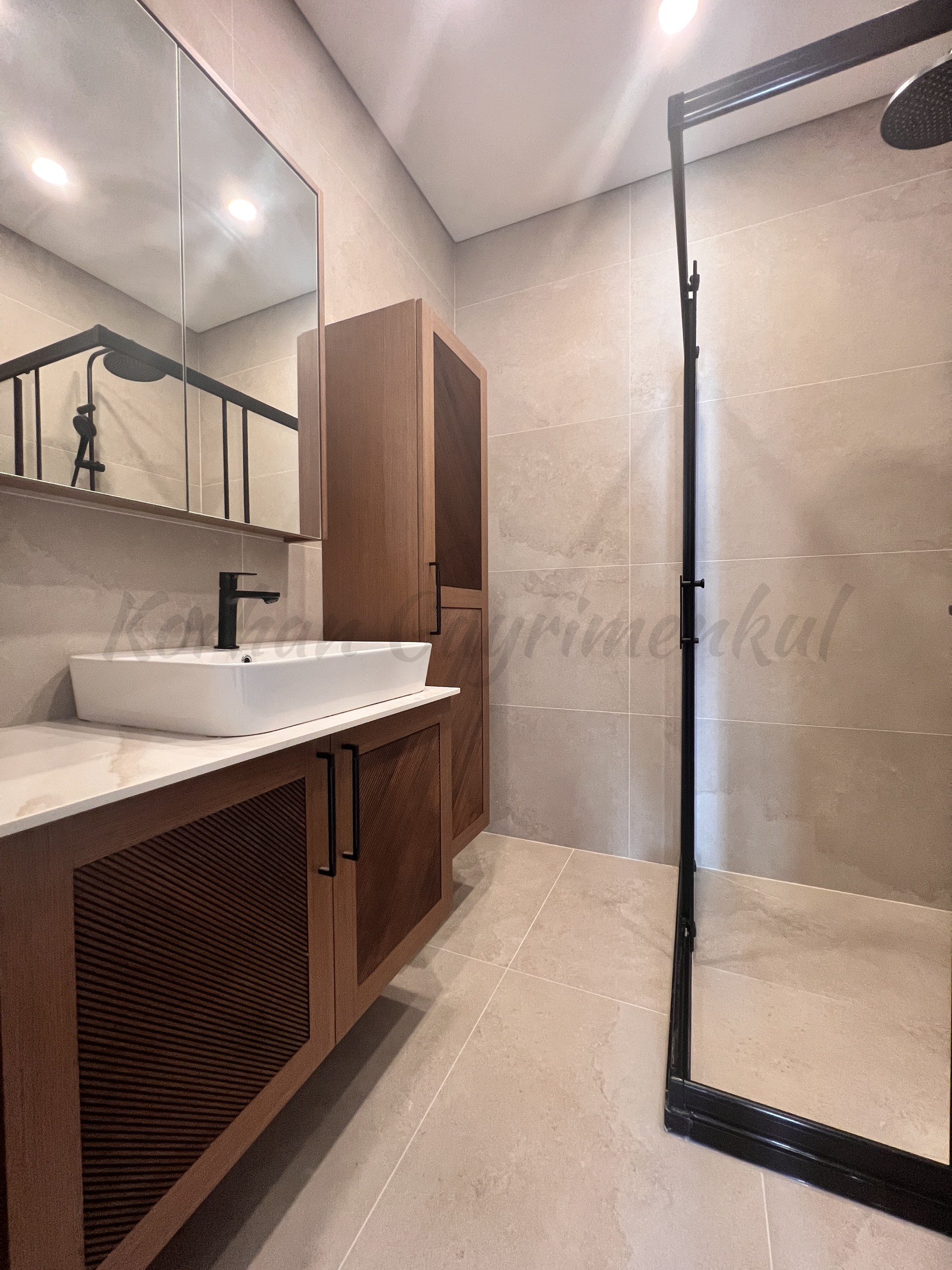 SUADİYE SAHİLDE  DENİZ MANZARALI 220M2 5+1 EMSALSİZ DUBLEX