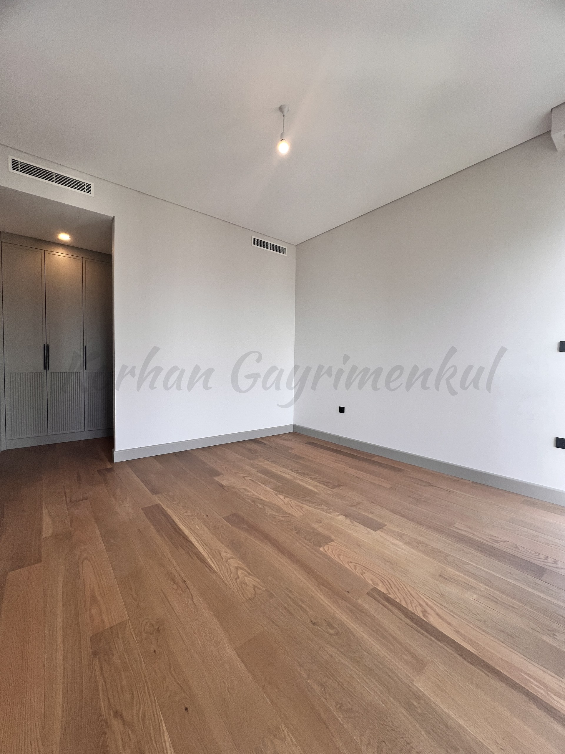 SUADİYE SAHİLDE  DENİZ MANZARALI 220M2 5+1 EMSALSİZ DUBLEX
