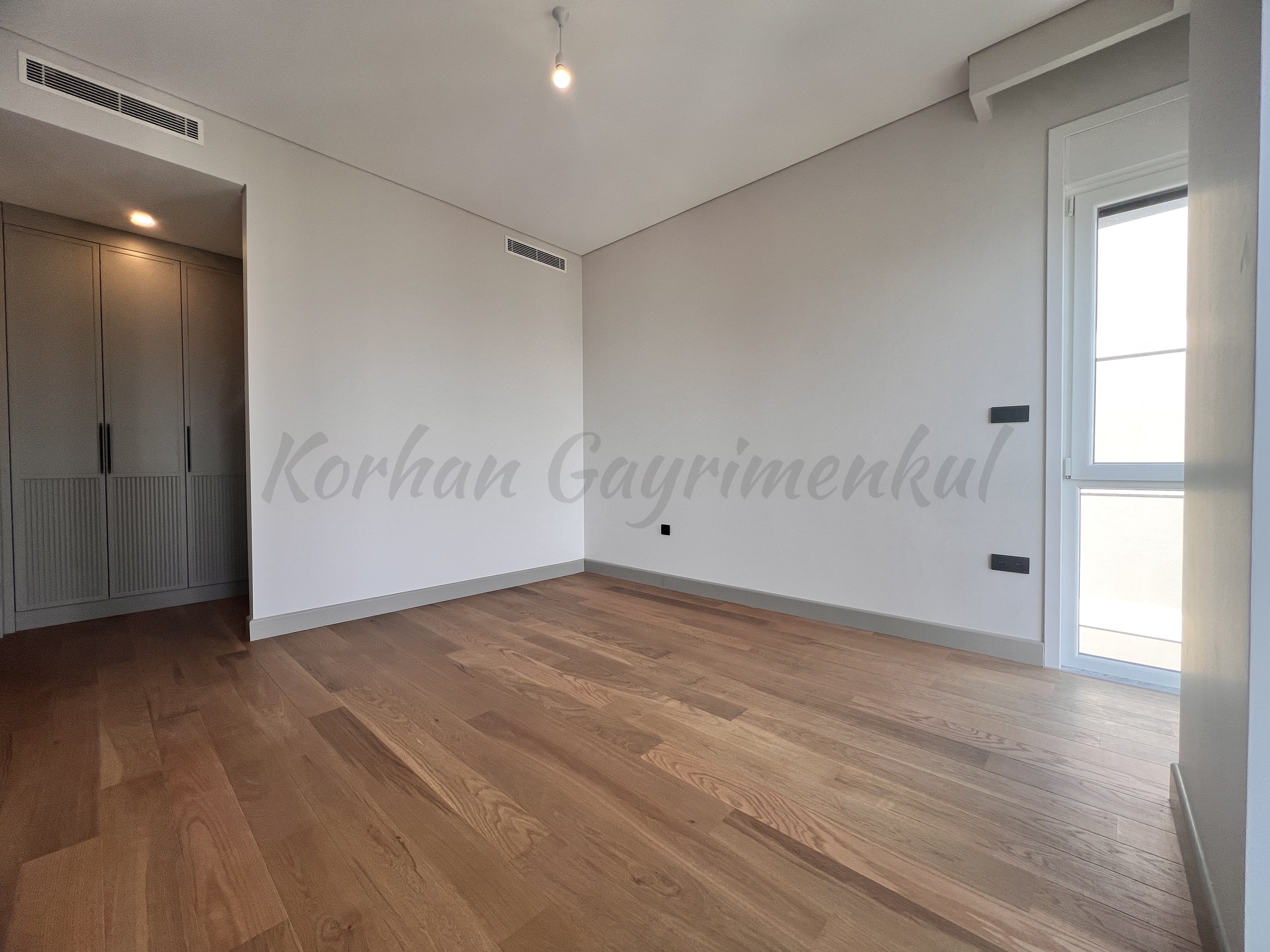 SUADİYE SAHİLDE  DENİZ MANZARALI 220M2 5+1 EMSALSİZ DUBLEX