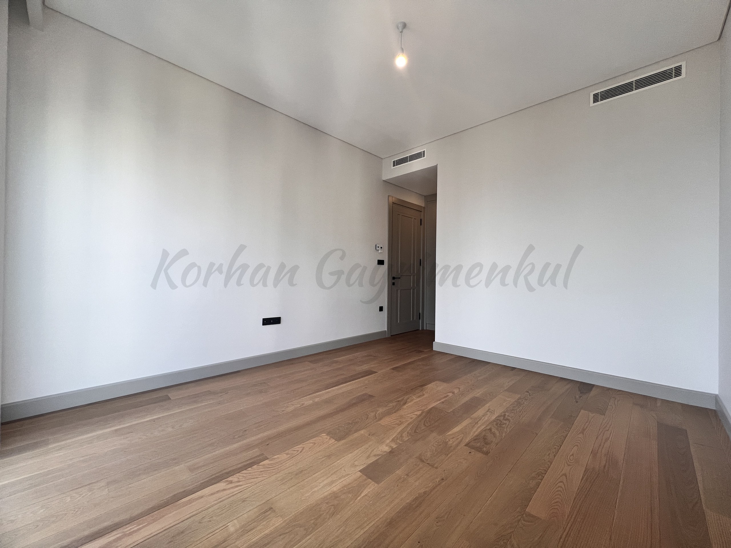 SUADİYE SAHİLDE  DENİZ MANZARALI 220M2 5+1 EMSALSİZ DUBLEX