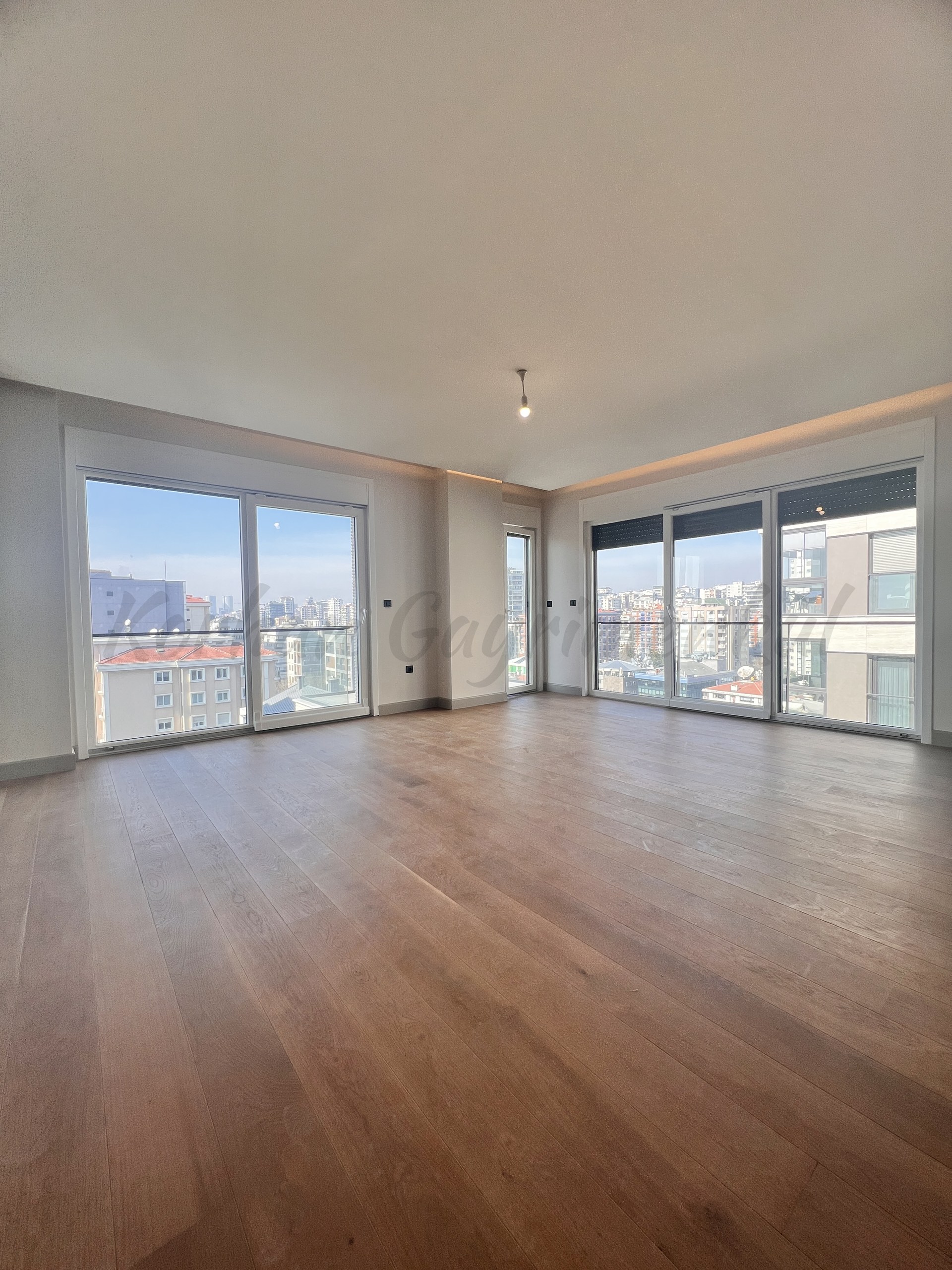 SUADİYE SAHİLDE  DENİZ MANZARALI 220M2 5+1 EMSALSİZ DUBLEX
