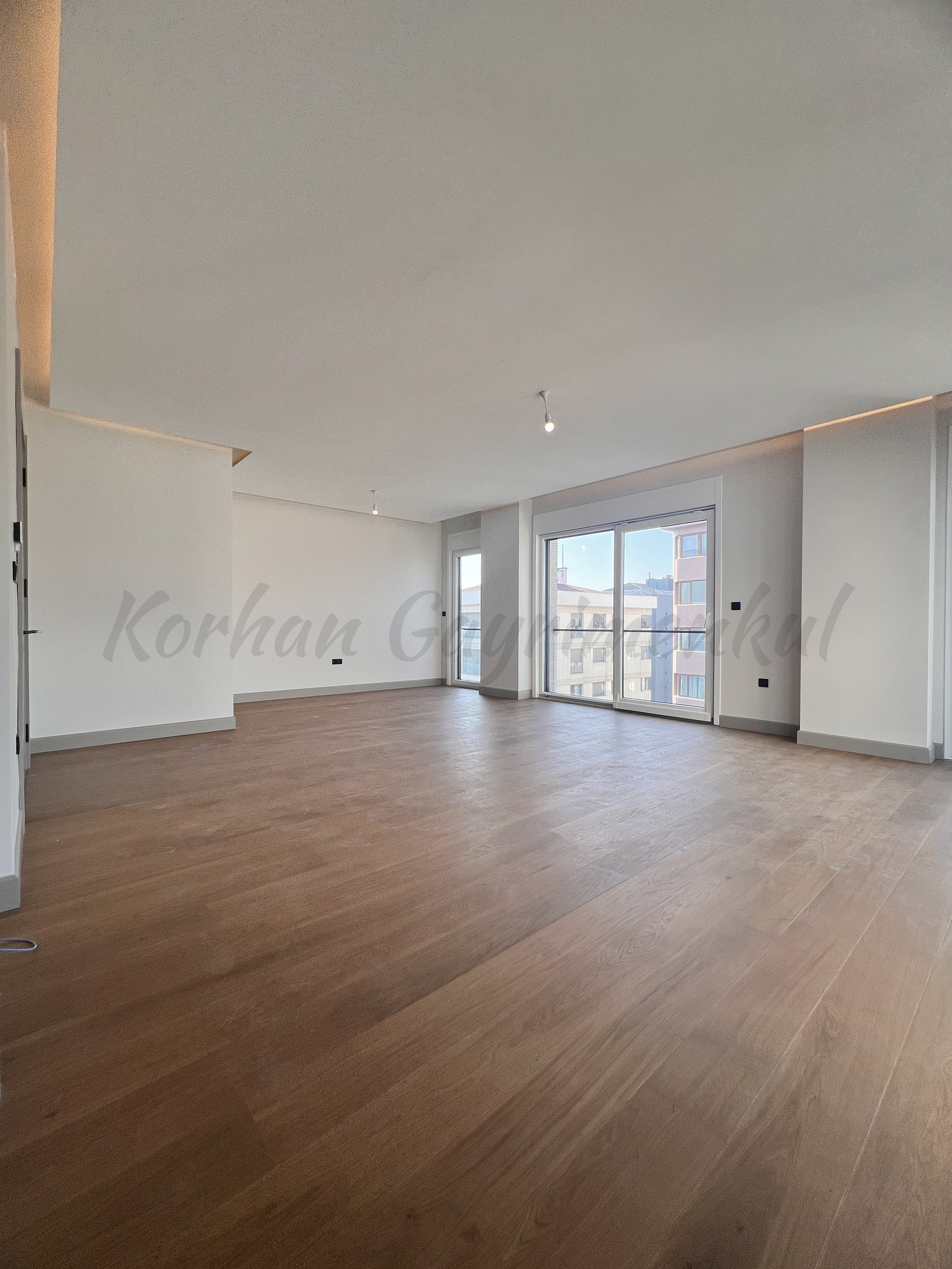 SUADİYE SAHİLDE  DENİZ MANZARALI 220M2 5+1 EMSALSİZ DUBLEX
