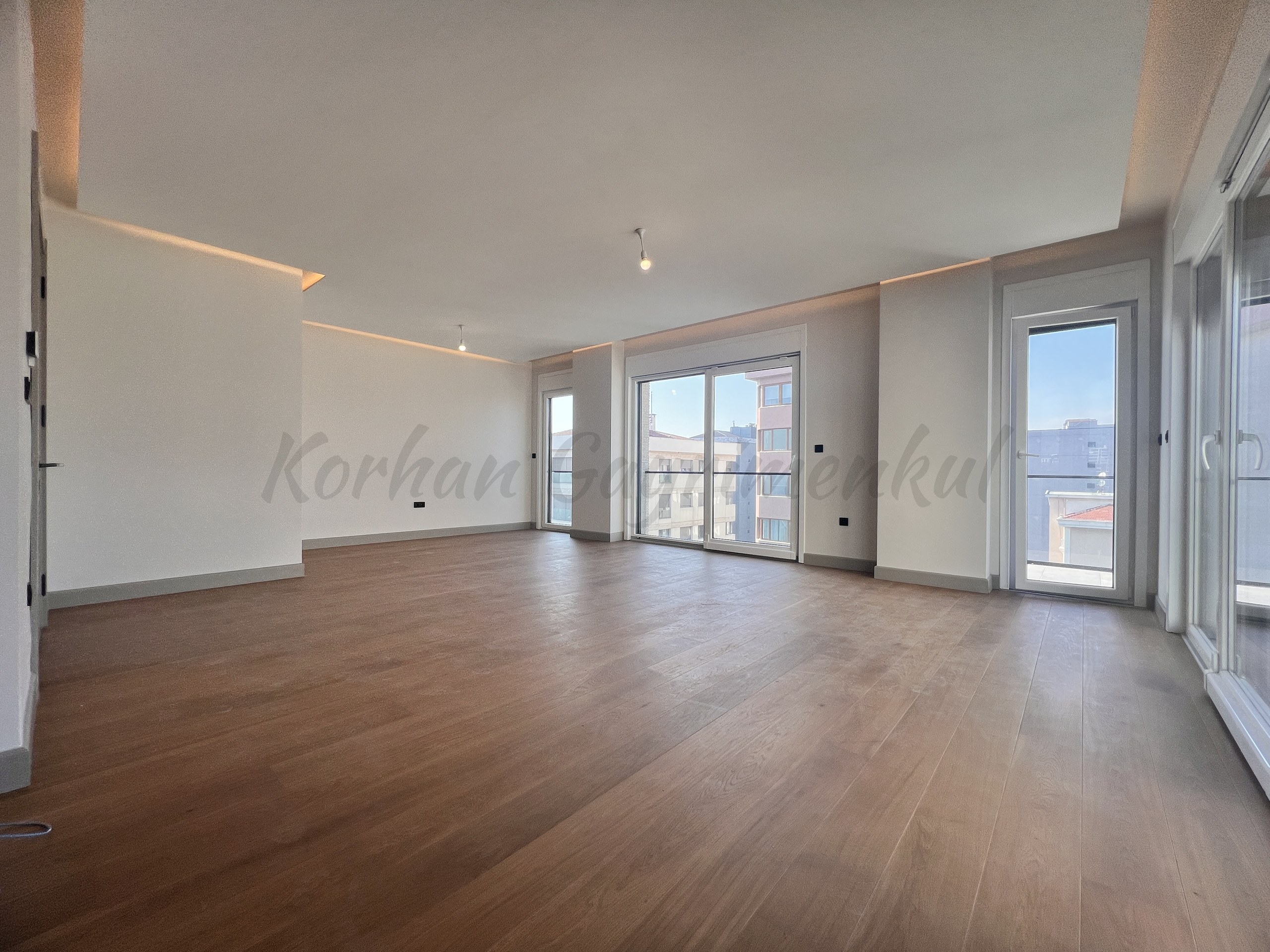 SUADİYE SAHİLDE  DENİZ MANZARALI 220M2 5+1 EMSALSİZ DUBLEX