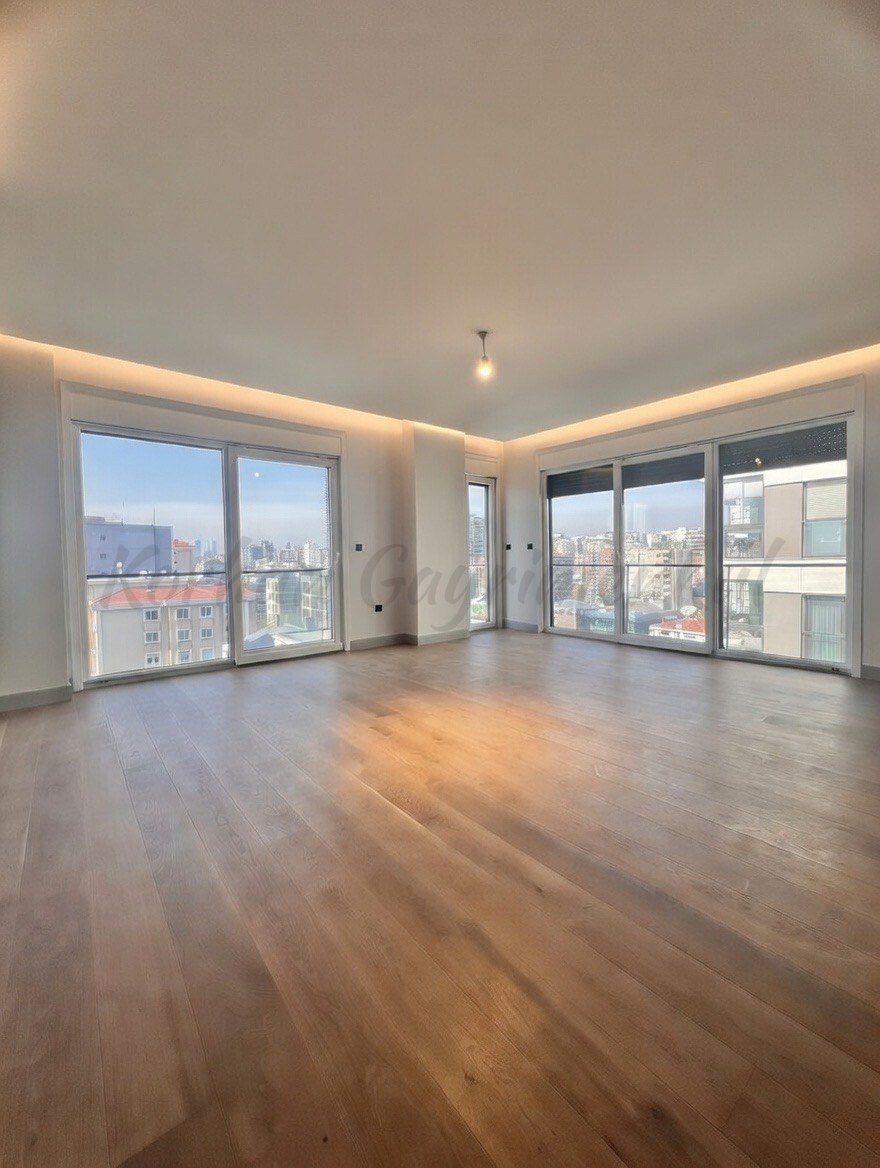 SUADİYE SAHİLDE  DENİZ MANZARALI 220M2 5+1 EMSALSİZ DUBLEX
