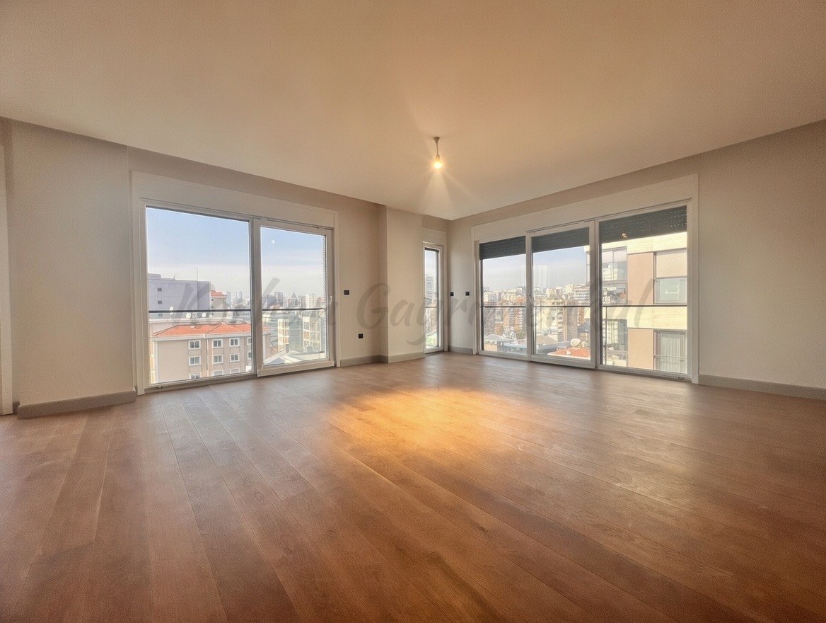 SUADİYE SAHİLDE  DENİZ MANZARALI 220M2 5+1 EMSALSİZ DUBLEX