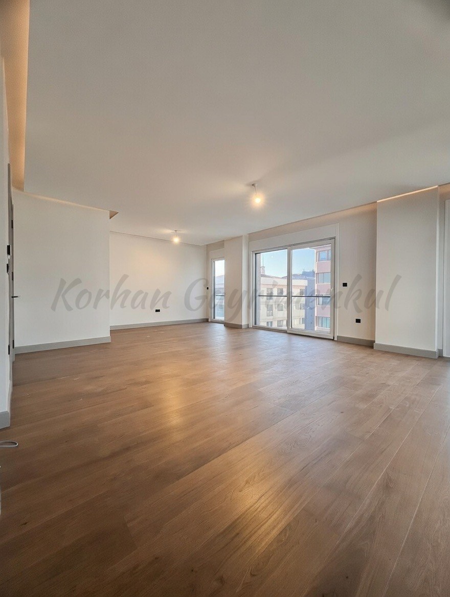 SUADİYE SAHİLDE  DENİZ MANZARALI 220M2 5+1 EMSALSİZ DUBLEX