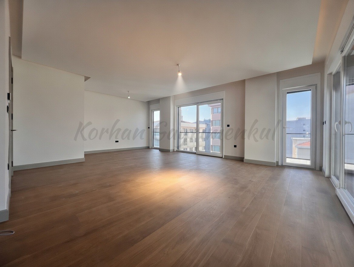 SUADİYE SAHİLDE  DENİZ MANZARALI 220M2 5+1 EMSALSİZ DUBLEX