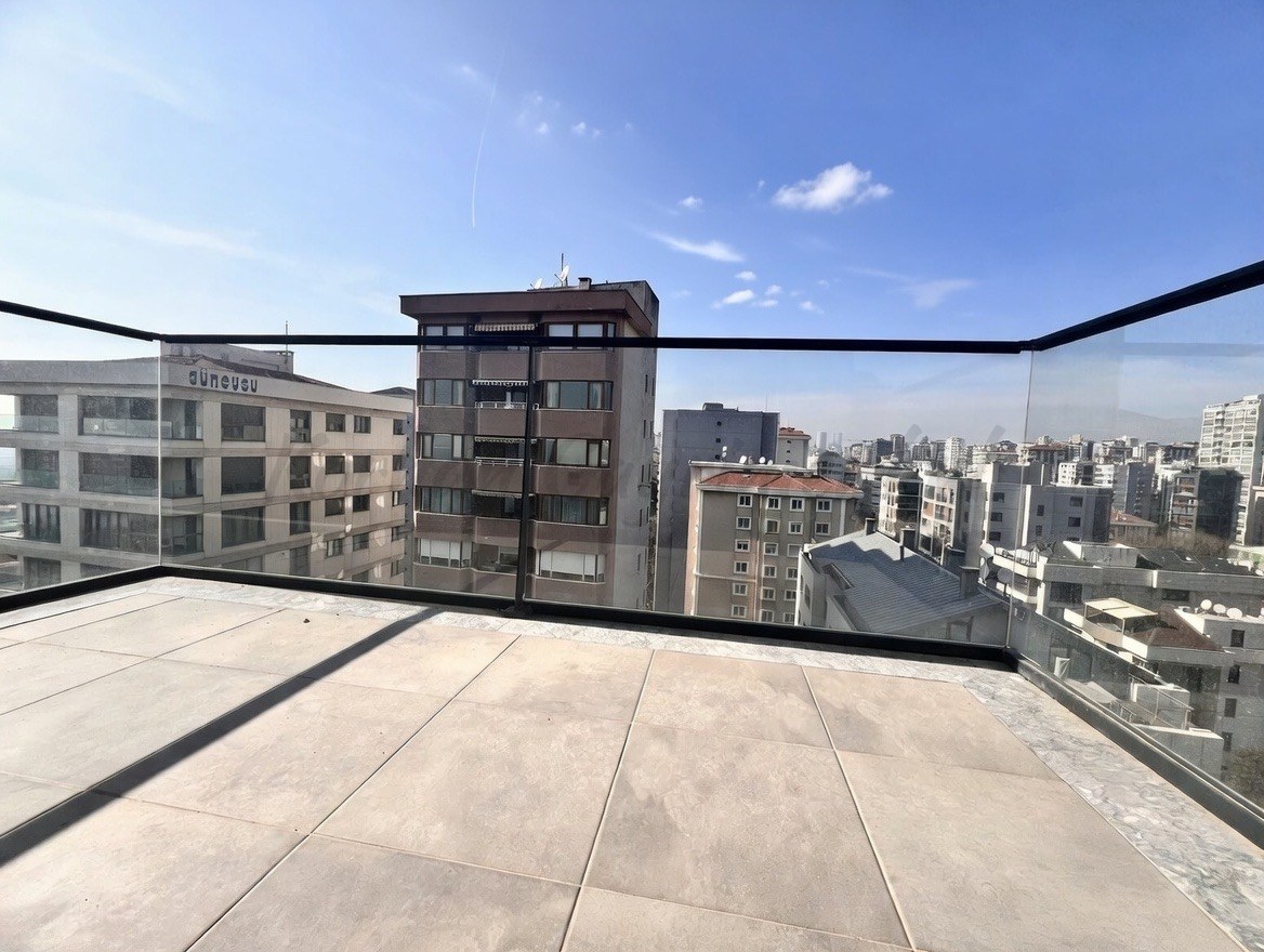 SUADİYE SAHİLDE  DENİZ MANZARALI 220M2 5+1 EMSALSİZ DUBLEX