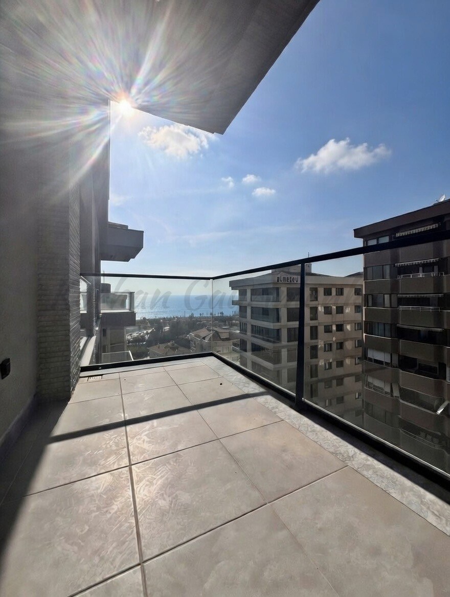 SUADİYE SAHİLDE  DENİZ MANZARALI 220M2 5+1 EMSALSİZ DUBLEX