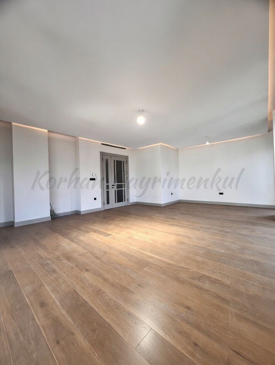 SUADİYE SAHİLDE  DENİZ MANZARALI 220M2 5+1 EMSALSİZ DUBLEX