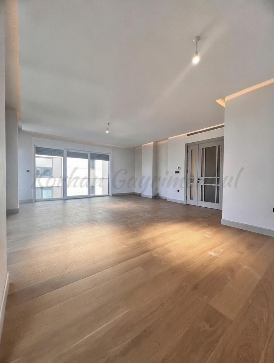 SUADİYE SAHİLDE  DENİZ MANZARALI 220M2 5+1 EMSALSİZ DUBLEX