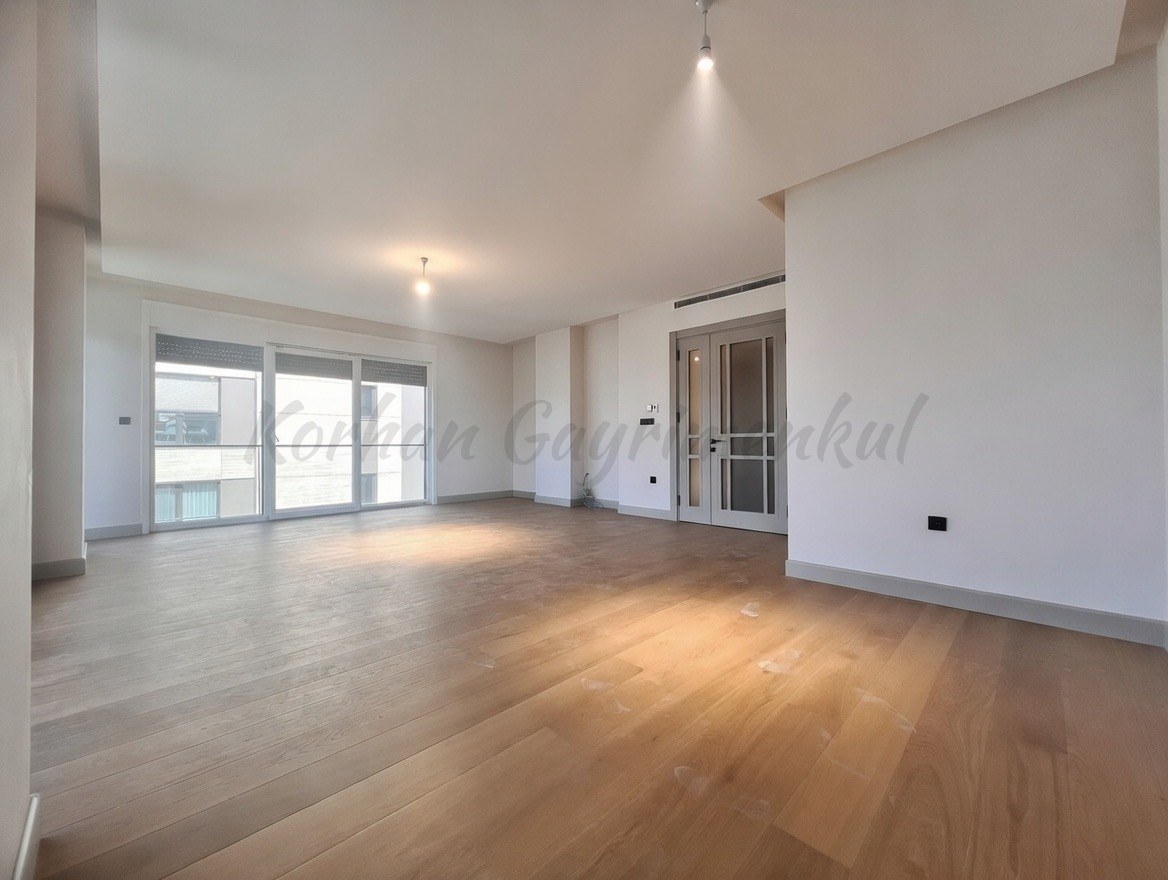 SUADİYE SAHİLDE  DENİZ MANZARALI 220M2 5+1 EMSALSİZ DUBLEX