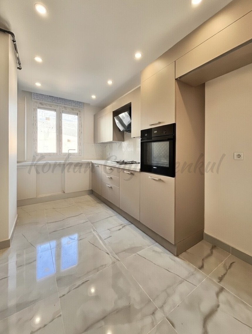 CADDEBOSTAN SAHİLDE İŞ YERİNE-KONUTA UYGUN 120M2 NET 3+1 SIFIR