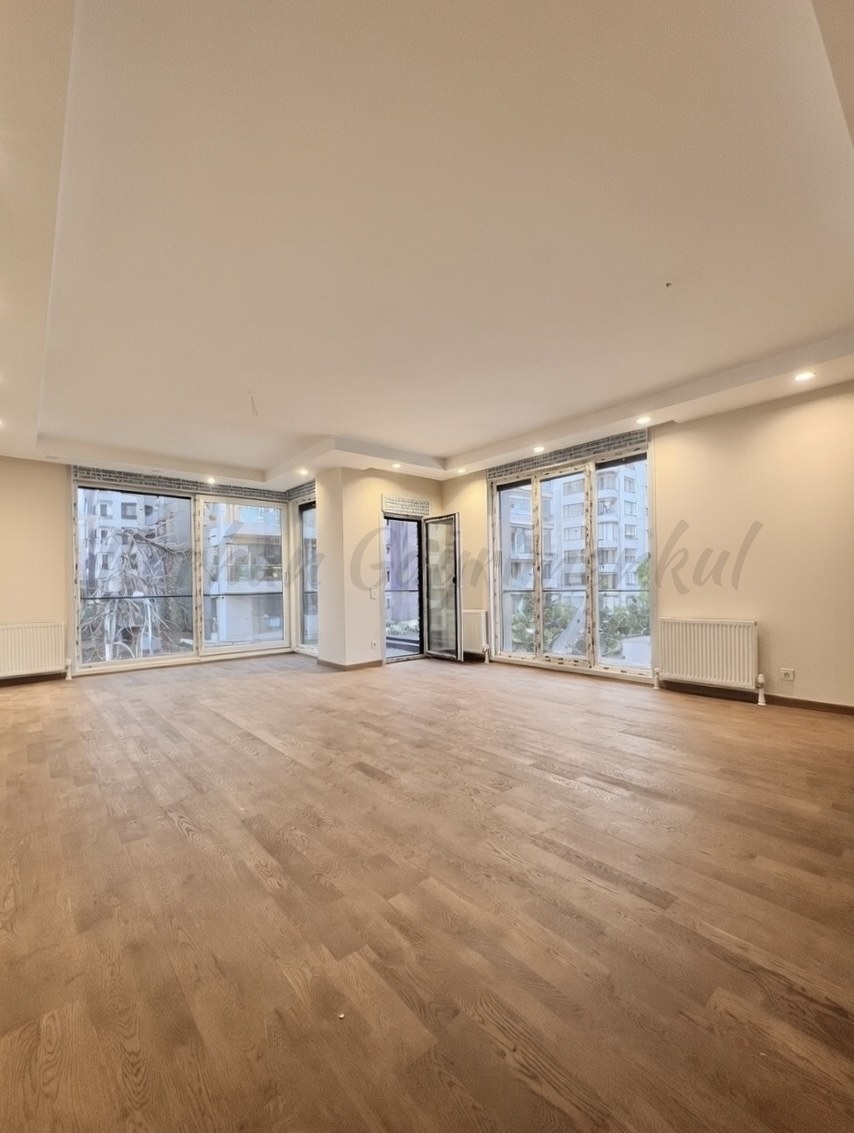CADDEBOSTAN SAHİLDE İŞ YERİNE-KONUTA UYGUN 120M2 NET 3+1 SIFIR
