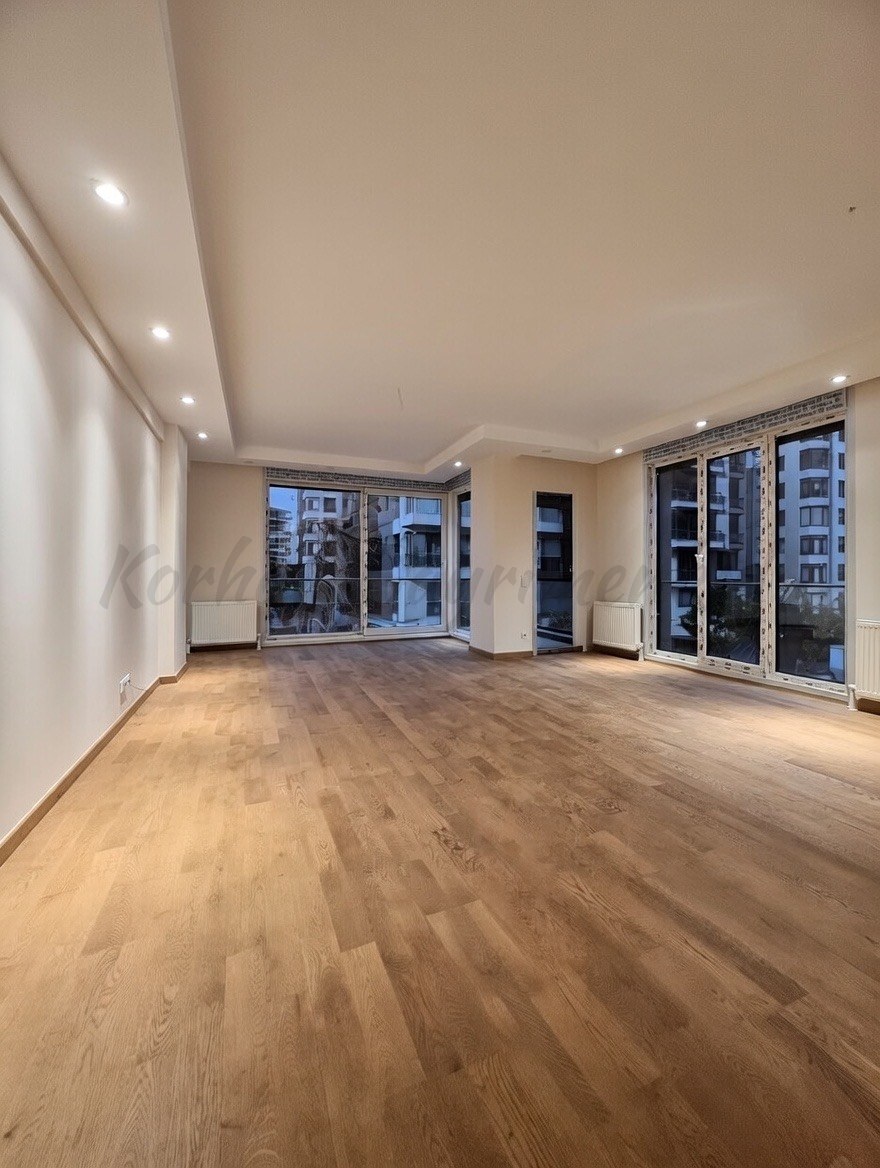 CADDEBOSTAN SAHİLDE İŞ YERİNE-KONUTA UYGUN 120M2 NET 3+1 SIFIR