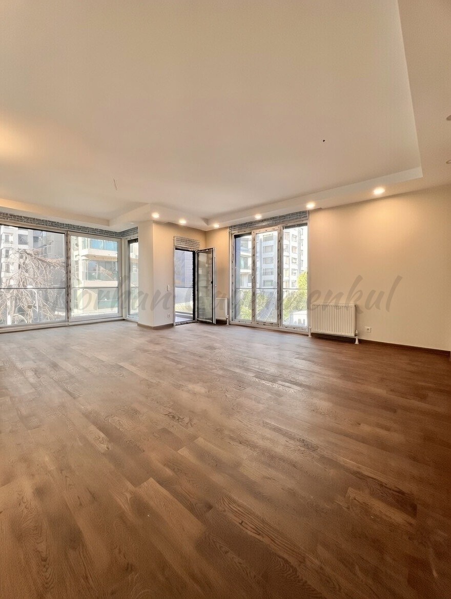 CADDEBOSTAN SAHİLDE İŞ YERİNE-KONUTA UYGUN 120M2 NET 3+1 SIFIR