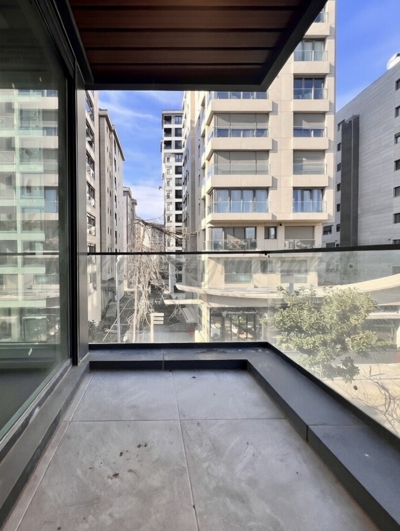 CADDEBOSTAN SAHİLDE İŞ YERİNE-KONUTA UYGUN 120M2 NET 3+1 SIFIR