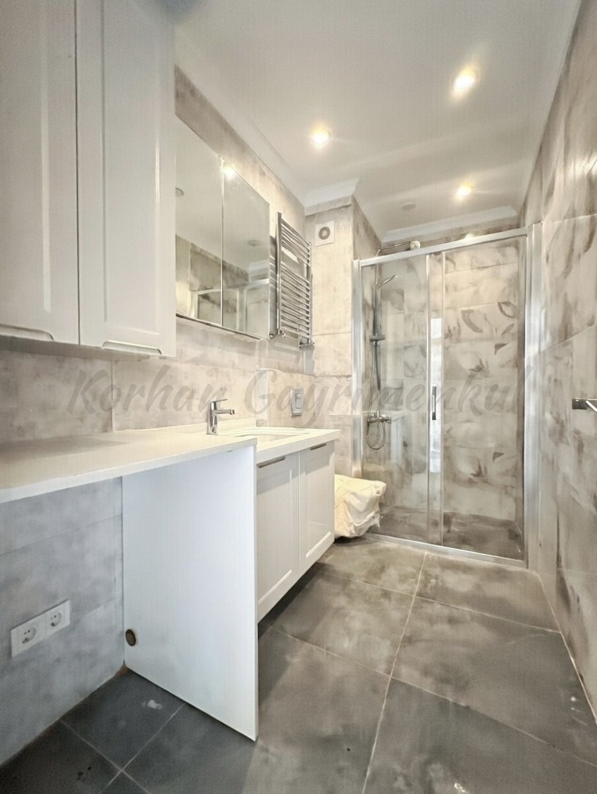 CADDEBOSTAN SAHİLDE İŞ YERİNE-KONUTA UYGUN 120M2 NET 3+1 SIFIR