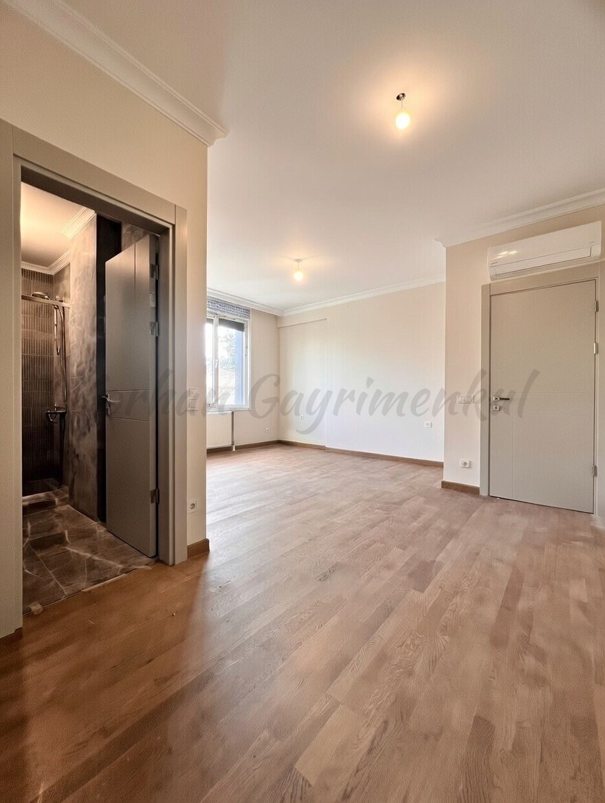 CADDEBOSTAN SAHİLDE İŞ YERİNE-KONUTA UYGUN 120M2 NET 3+1 SIFIR