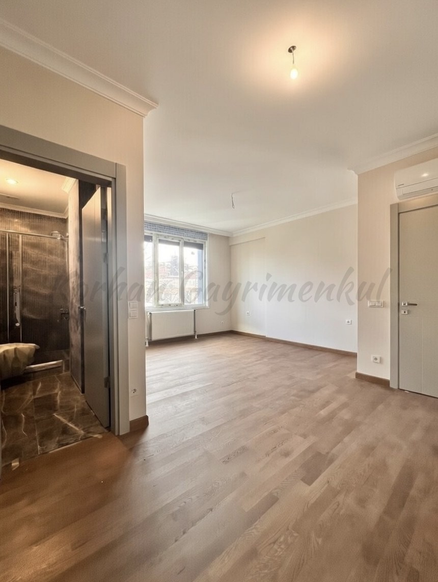 CADDEBOSTAN SAHİLDE İŞ YERİNE-KONUTA UYGUN 120M2 NET 3+1 SIFIR