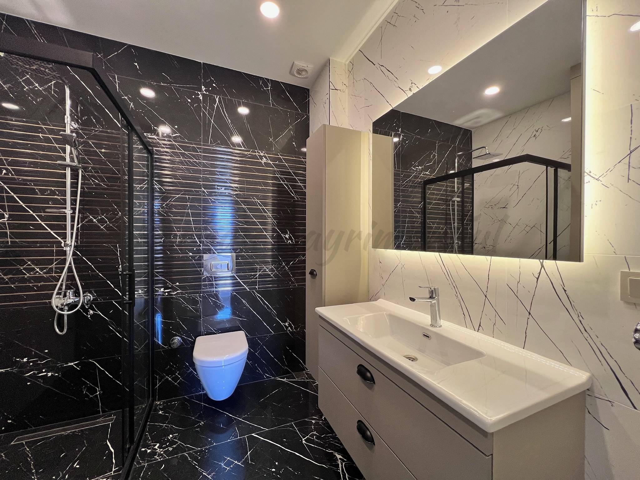 CADDEBOSTANIN EN YEŞİL SOKAĞINDA EMSALSİZ KALİTEDE 280m2 DUBLEX