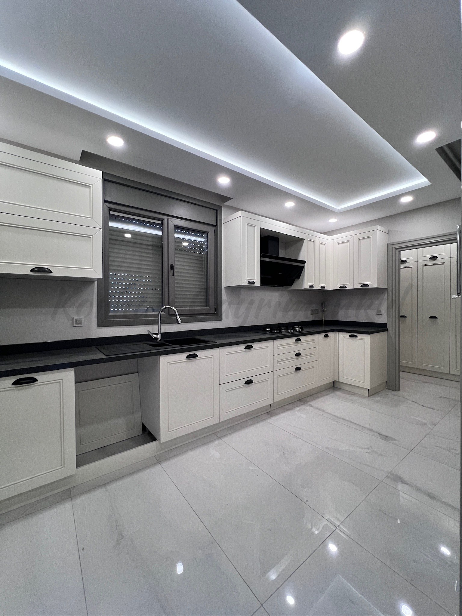 CADDEBOSTANIN EN YEŞİL SOKAĞINDA EMSALSİZ KALİTEDE 280m2 DUBLEX