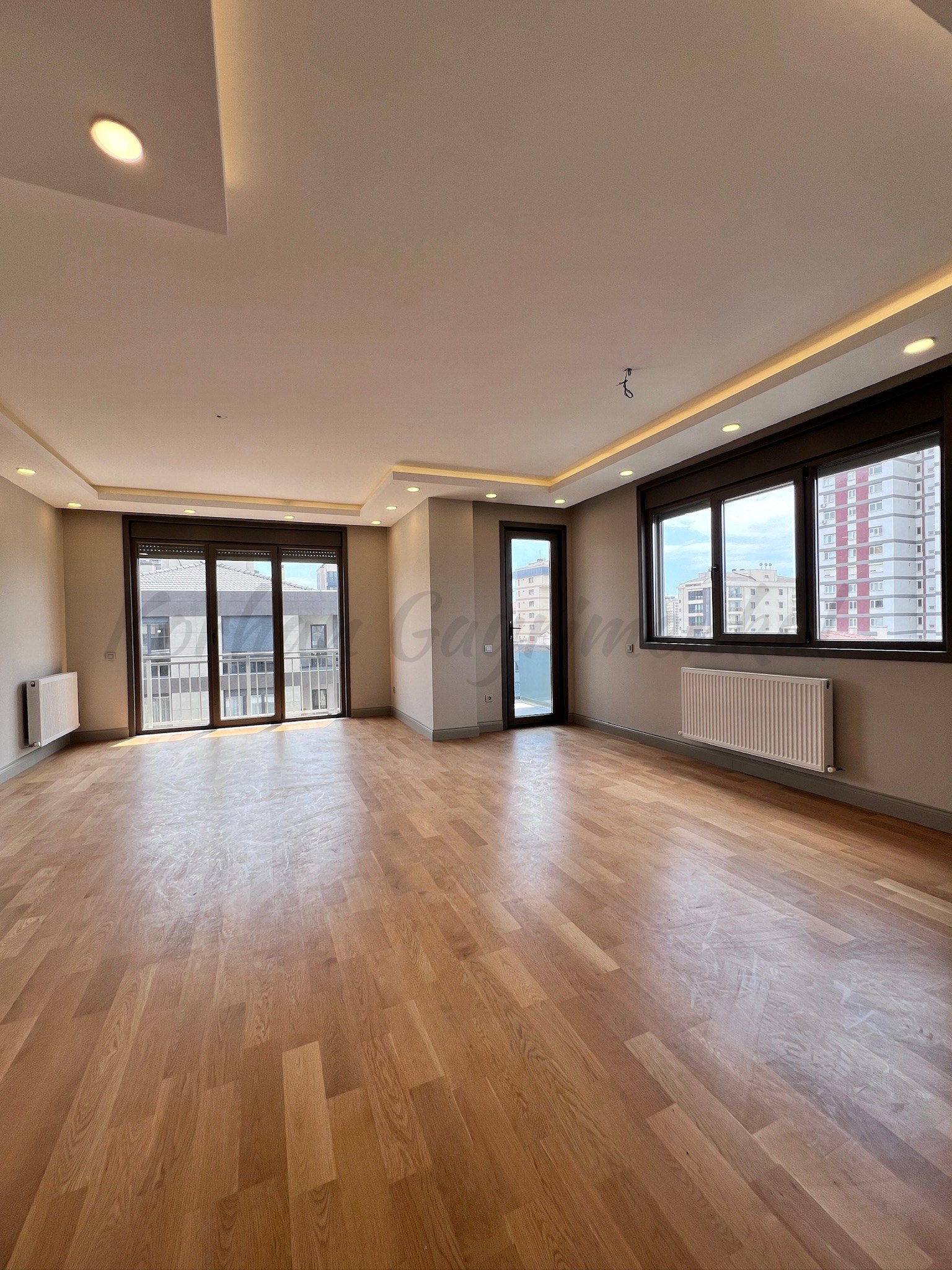 CADDEBOSTANIN EN YEŞİL SOKAĞINDA EMSALSİZ KALİTEDE 280m2 DUBLEX