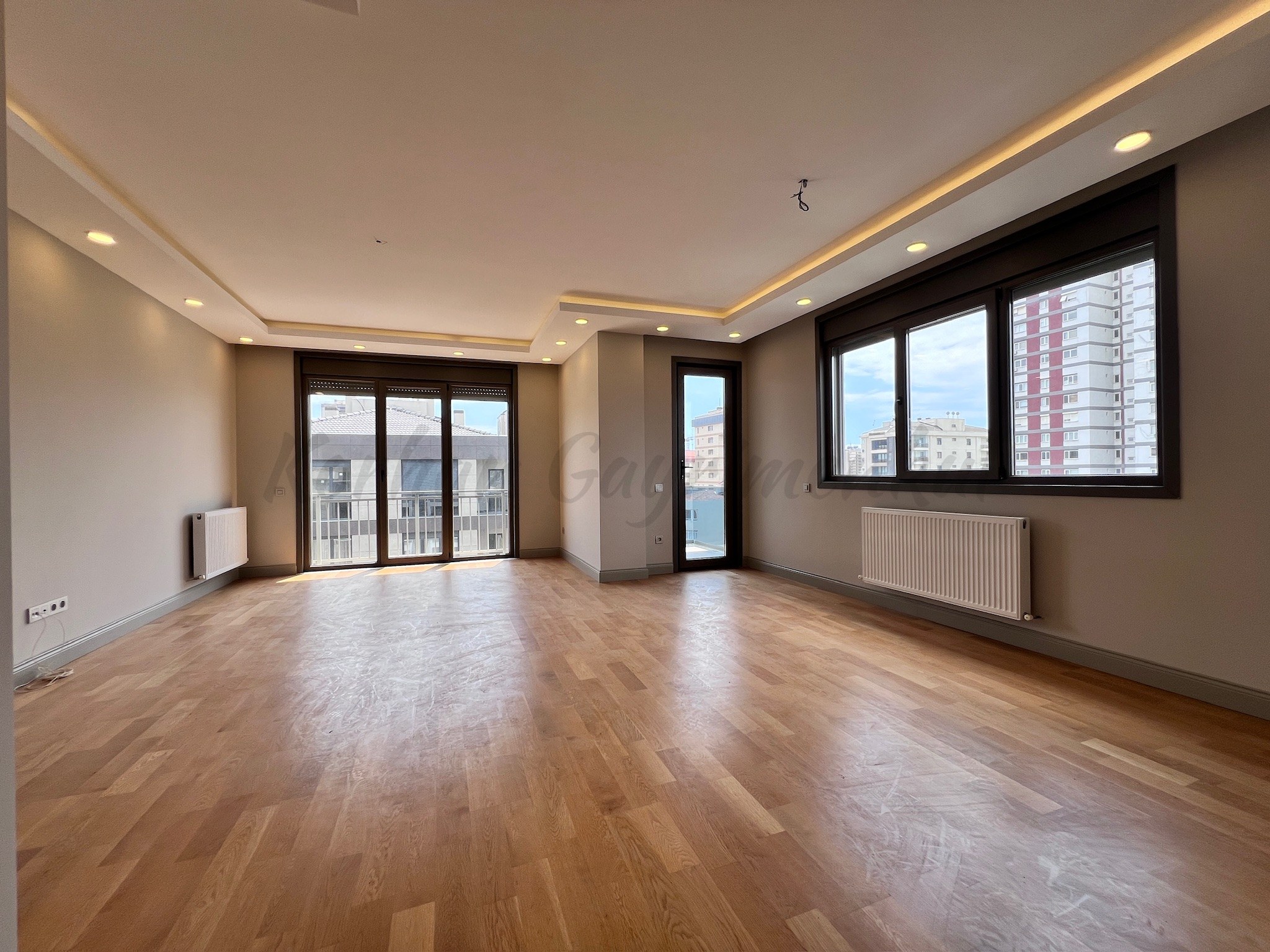 CADDEBOSTANIN EN YEŞİL SOKAĞINDA EMSALSİZ KALİTEDE 280m2 DUBLEX
