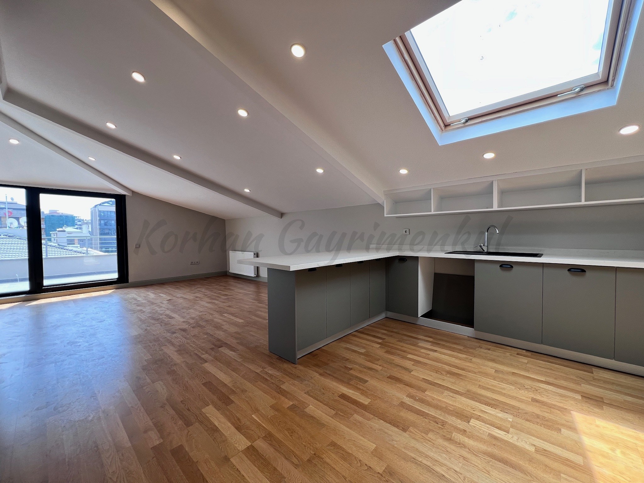 CADDEBOSTANIN EN YEŞİL SOKAĞINDA EMSALSİZ KALİTEDE 280m2 DUBLEX