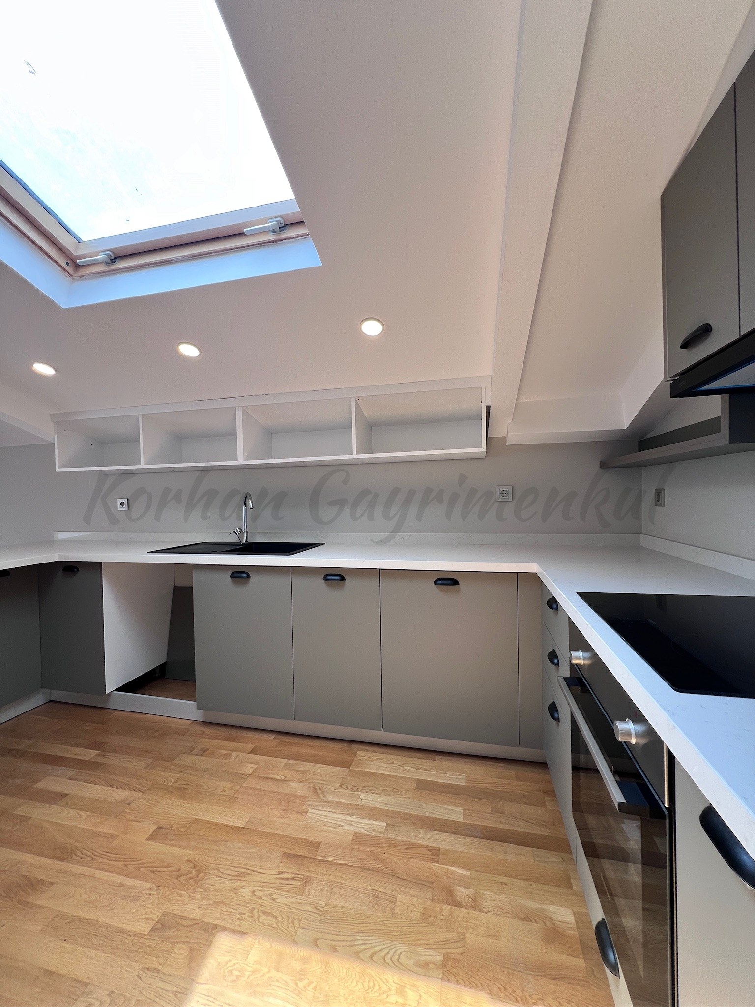 CADDEBOSTANIN EN YEŞİL SOKAĞINDA EMSALSİZ KALİTEDE 280m2 DUBLEX